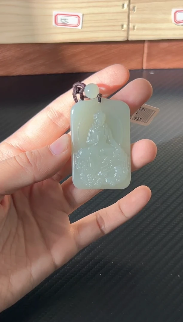 吊坠(赠链)未镶嵌和田玉且末微色差近矿吊坠m