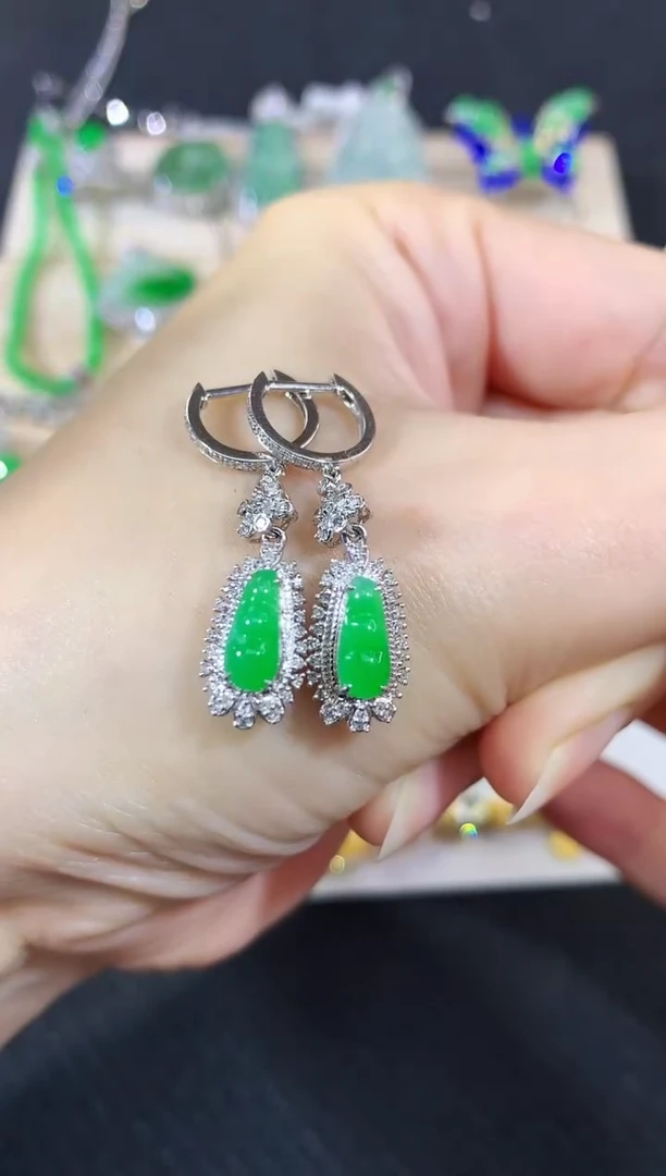 18K金镶嵌翡翠耳饰140|6800