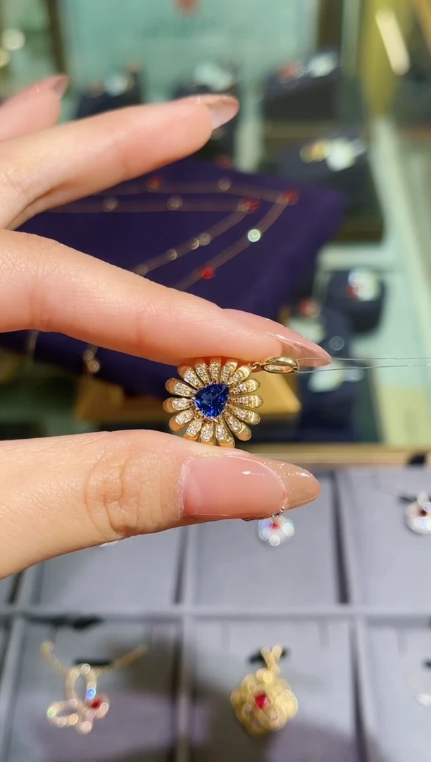 【闪购商品】蓝宝石吊坠(不含链)18K金镶嵌65分蓝宝石吊坠