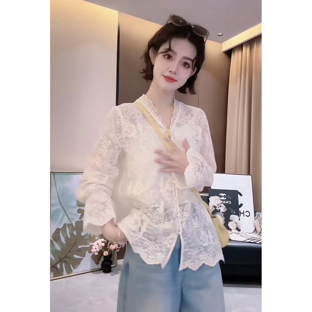 2025春季新款高级感中长款V领蕾丝衬衫女法式时尚流行超好看小衫
