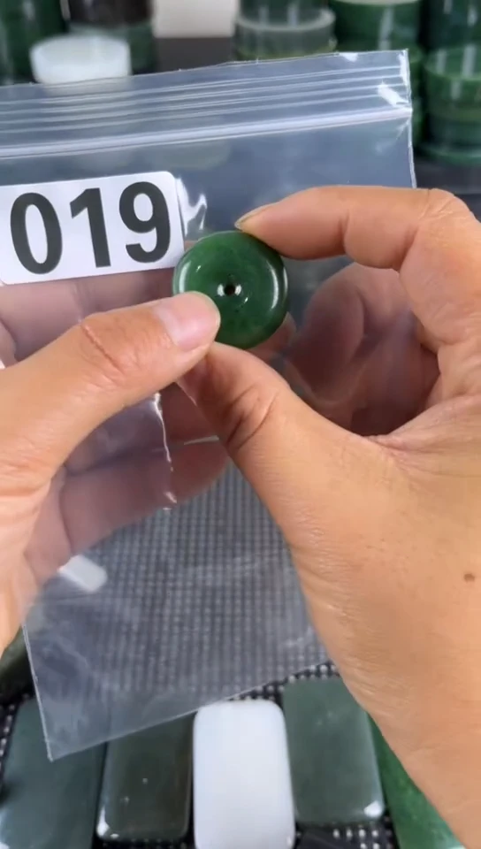 和田玉未镶嵌珠宝半成品扣子