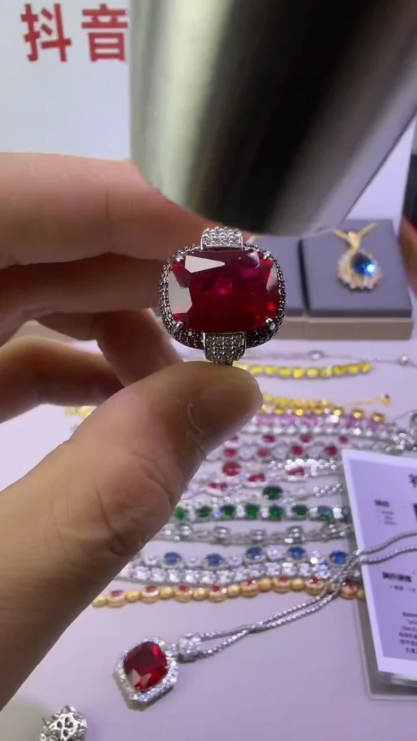 18K金镶嵌戒指红宝石325