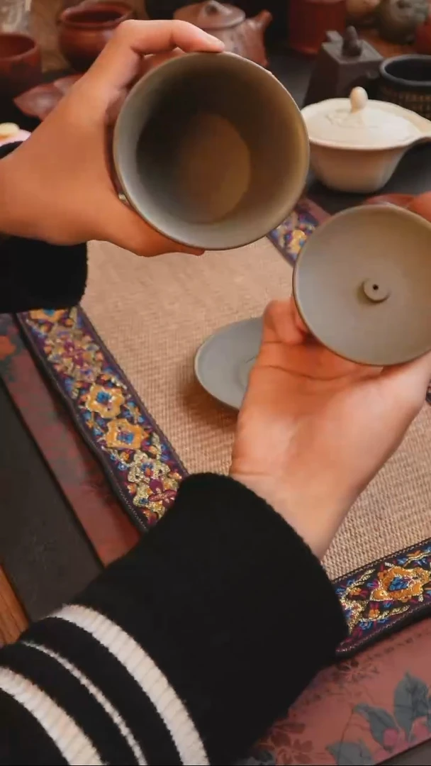 茶杯紫砂蟹壳青 悬停 三才盖碗