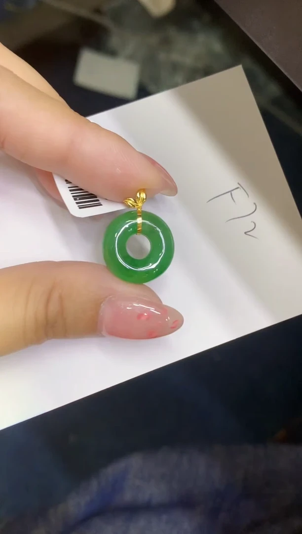 翡翠18K金镶嵌颈饰缅甸天然翡翠A货