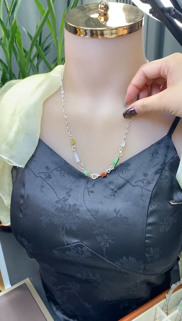 颈饰银S925镶嵌翡翠净货16811