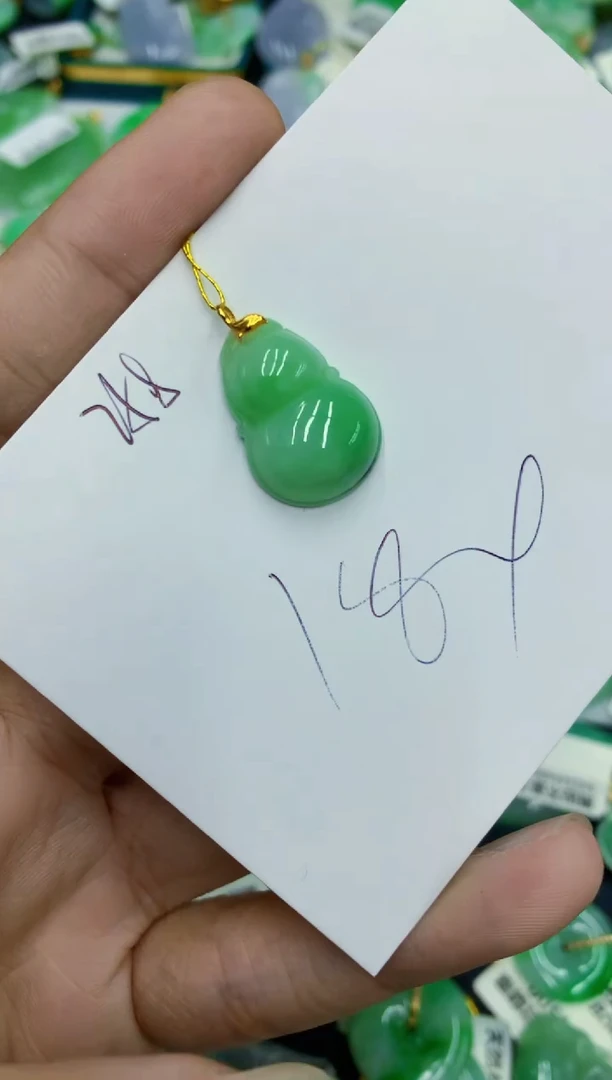 翡翠18K金镶嵌颈饰11111111111