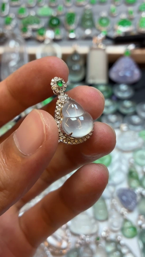 吊坠(不含链)18K金镶嵌翡翠葫芦