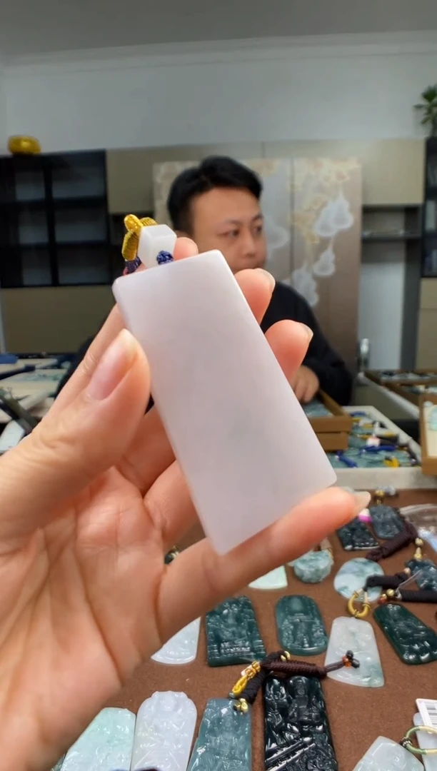 颈饰未镶嵌翡翠 多样性发其一