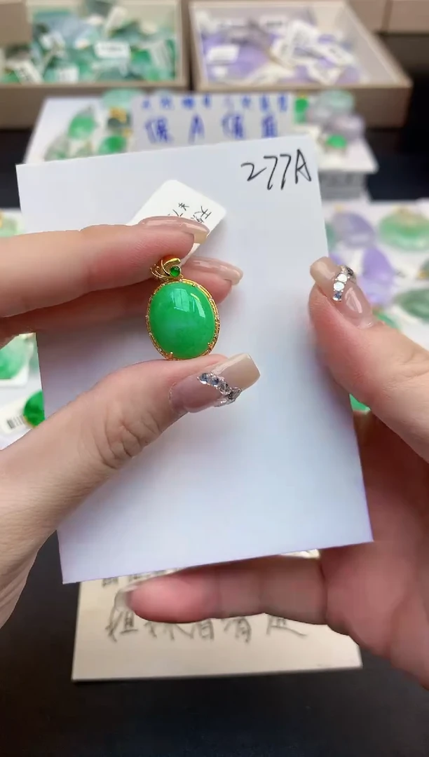 颈饰18K金镶嵌翡翠天然缅甸a货翡翠