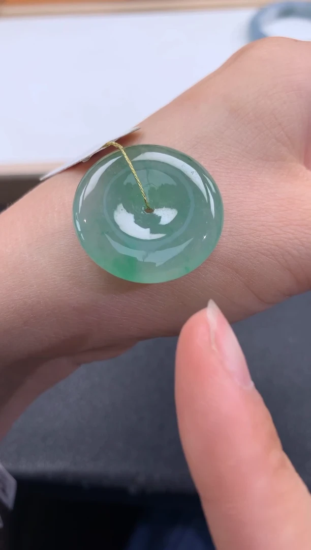 颈饰未镶嵌翡翠退货需吊牌标签完好