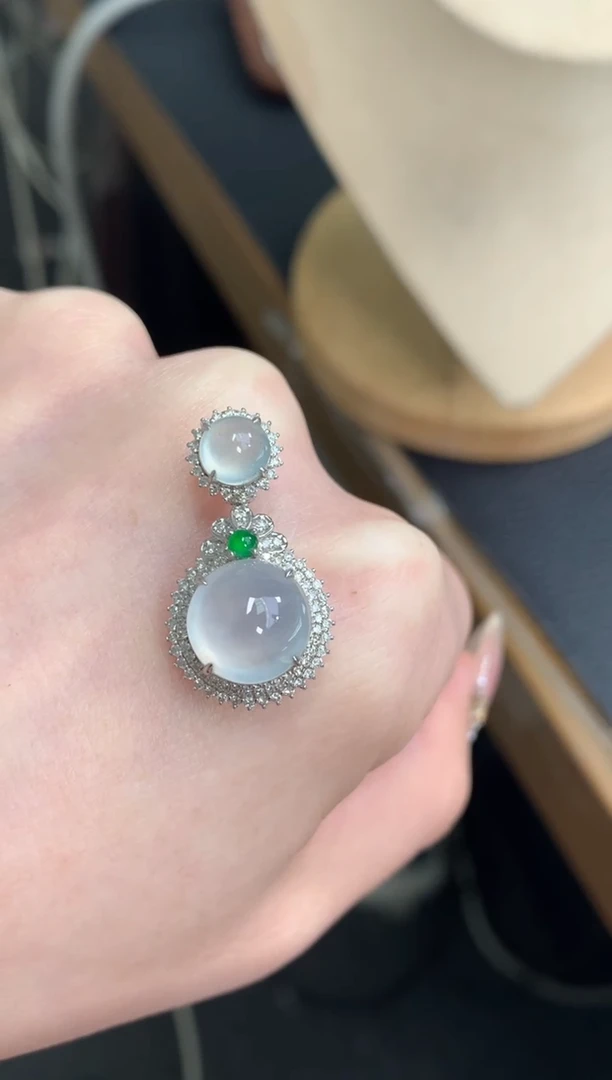 18K金镶嵌定制翡翠48小时鉴赏期