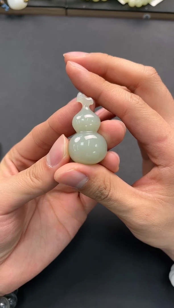 未镶嵌手串和田玉且末青白葫芦吊坠微色差