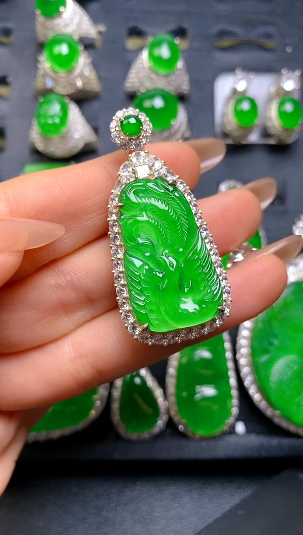 【闪购商品】翡翠吊坠(赠链)银S925镶嵌凤牌