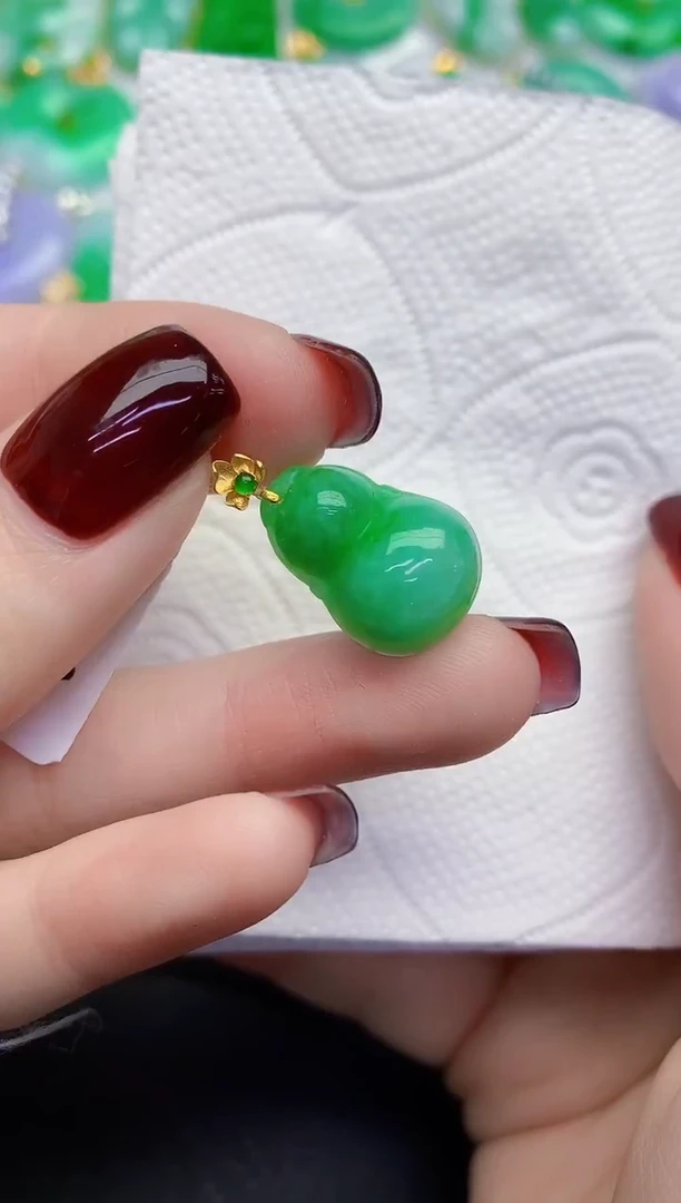 颈饰18K金镶嵌翡翠缅甸天然翡翠A货