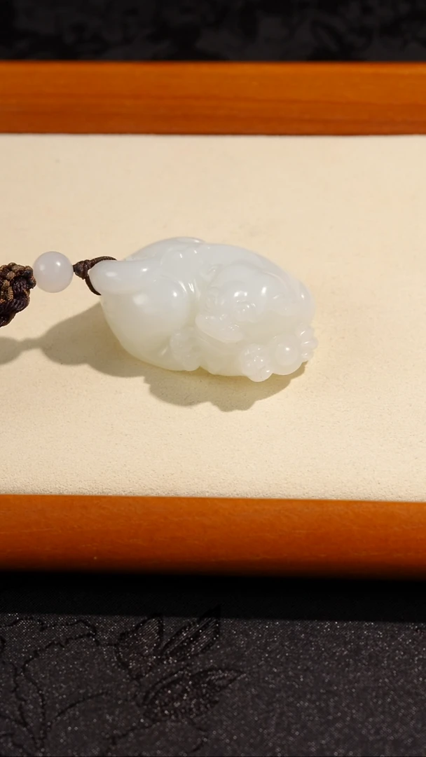 吊坠(不含链)未镶嵌和田玉（白玉）和田玉白玉貔貅把件 约45.85克