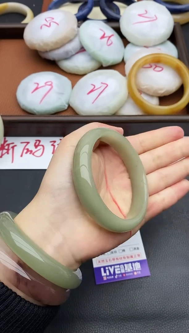 未镶嵌手镯石英质玉186+60/61