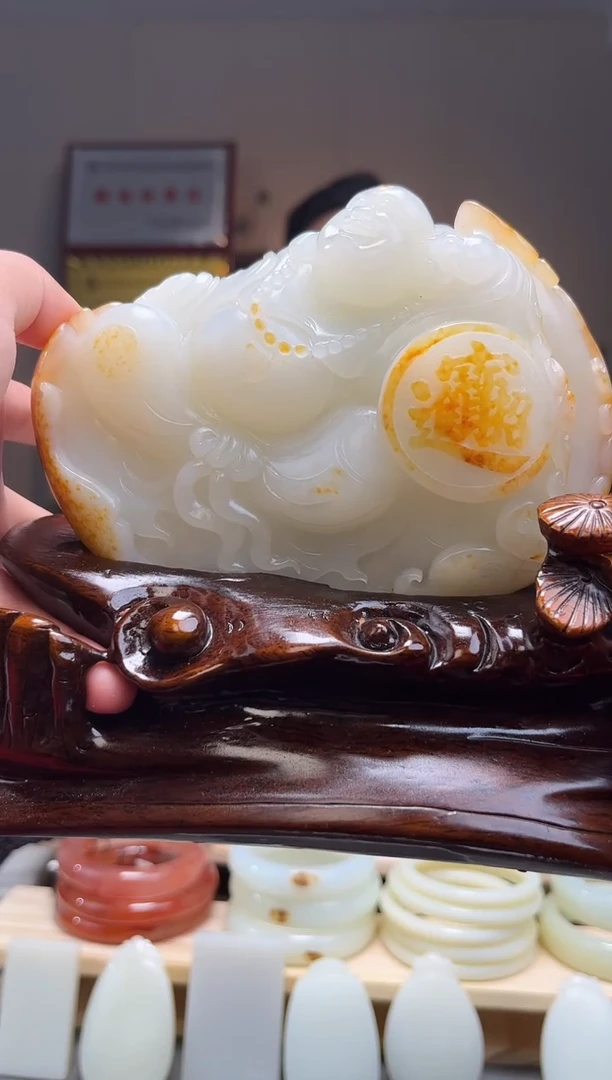 颈饰未镶嵌和田玉摆件