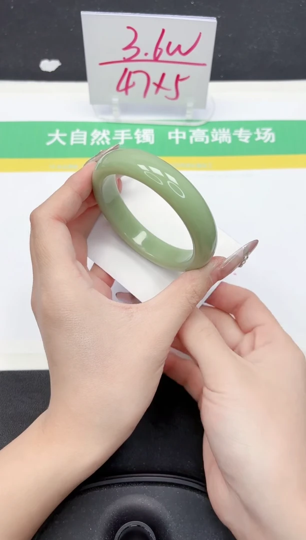 【闪购商品】石英质玉手镯未镶嵌100-58.6