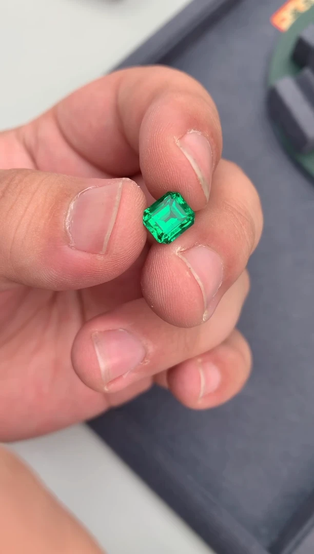 【闪购商品】祖母绿裸石未镶嵌2.5ct祖母绿