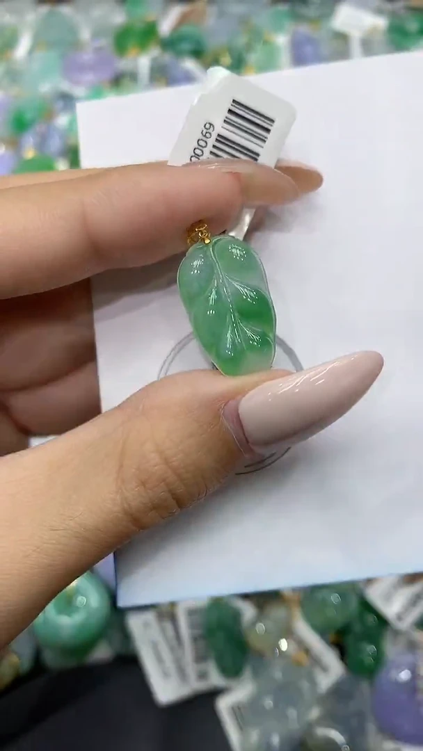颈饰18K金镶嵌翡翠111111111111