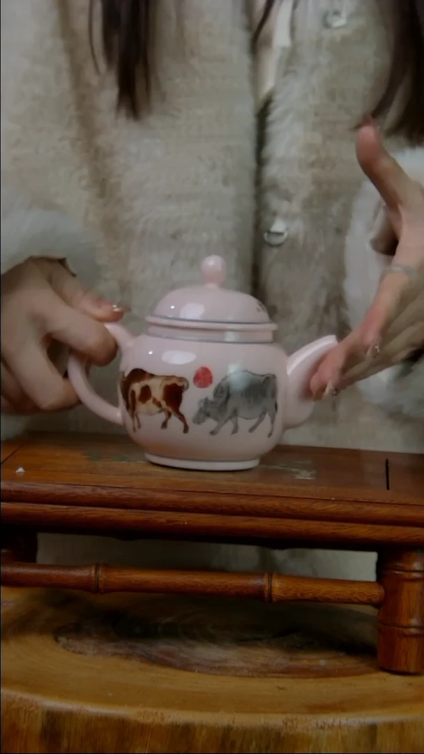 摆件陶红稀土五牛图将军壶