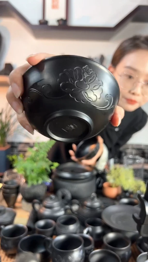 泥塑神农黑陶牡丹纹碗