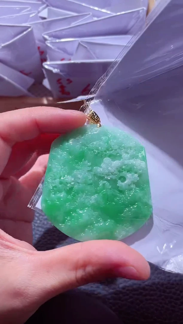 颈饰18K金镶嵌翡翠00000135