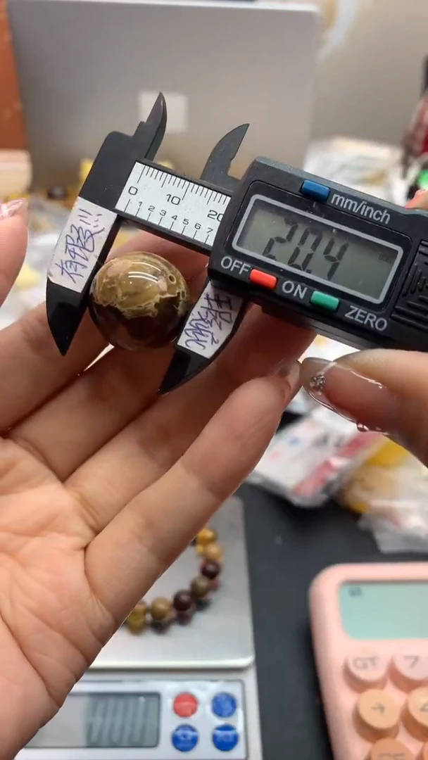 未镶嵌琥珀珠宝奇石1086