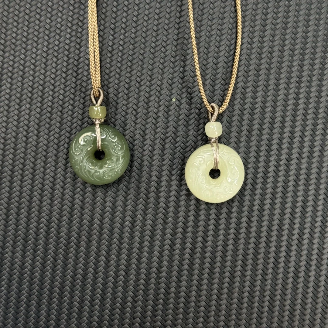 【碧雲珠宝】天然和田玉祥云纹平安扣手工精雕时尚吊坠多样性发一