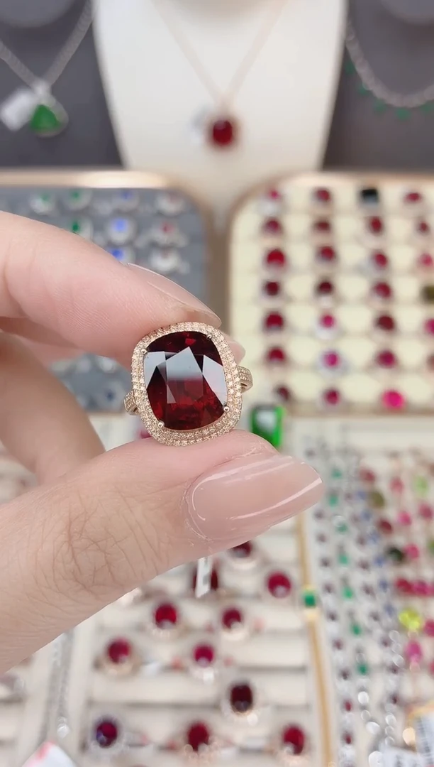 18K金镶嵌碧玺戒指碧玺利*8.5CT