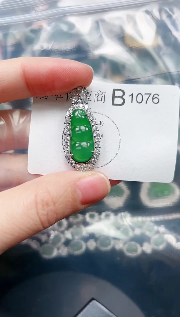 【闪购商品】翡翠颈饰未镶嵌1076赠皮绳