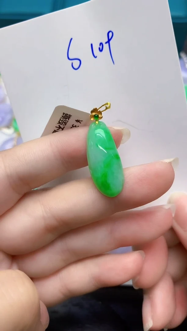 颈饰18K金镶嵌翡翠缅甸天然翡翠A货