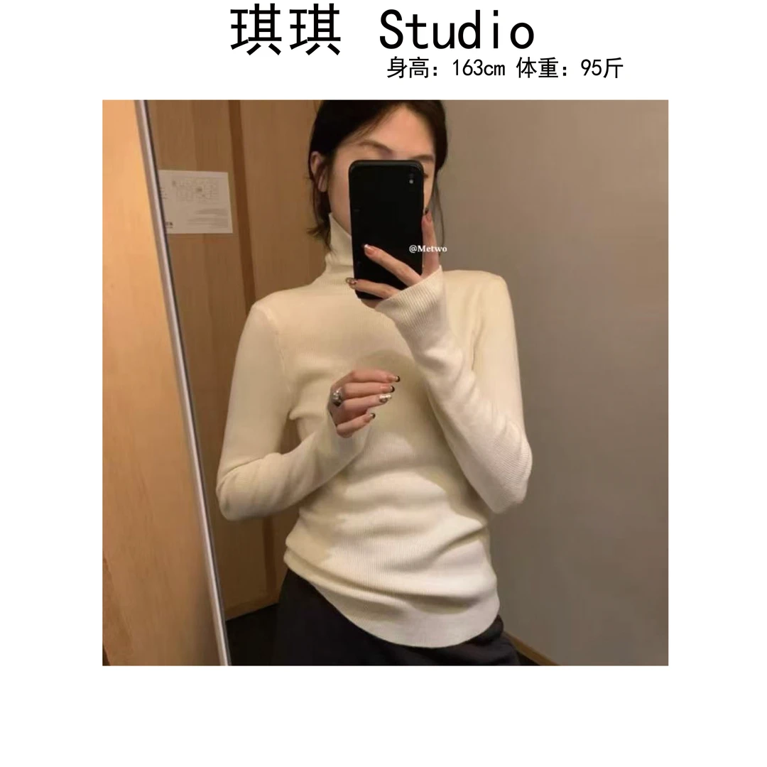 《琪琪家》秋季新款舒适柔软亲肤松弛纯色舒展堆堆领打底上衣810-M