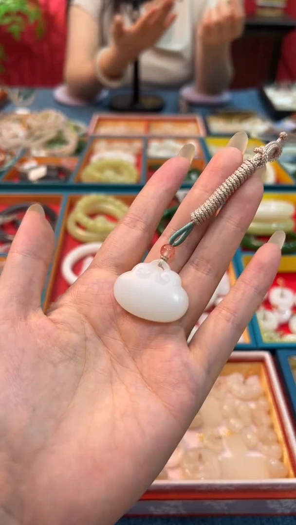 和田玉未镶嵌颈饰好*茹白玉福袋