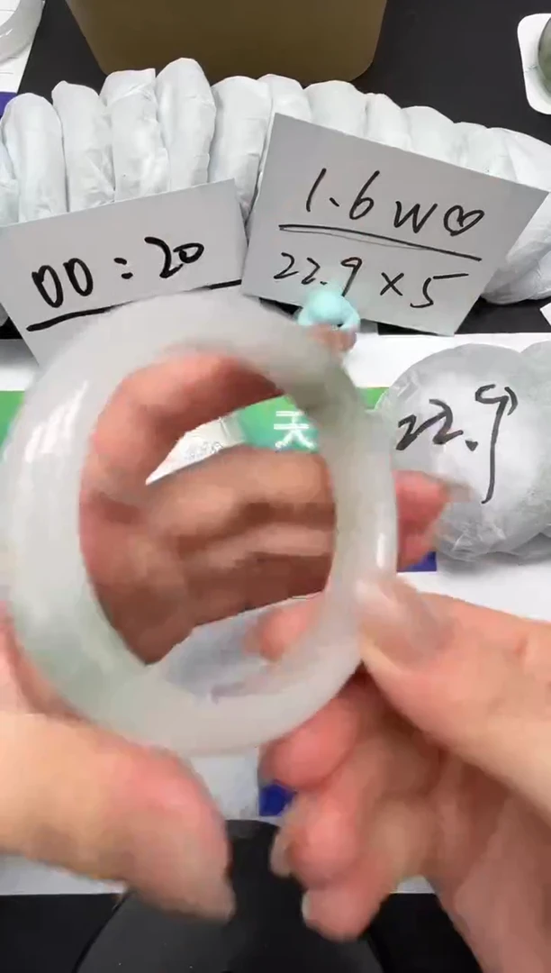 【闪购商品】石英质玉手镯未镶嵌228-56.3