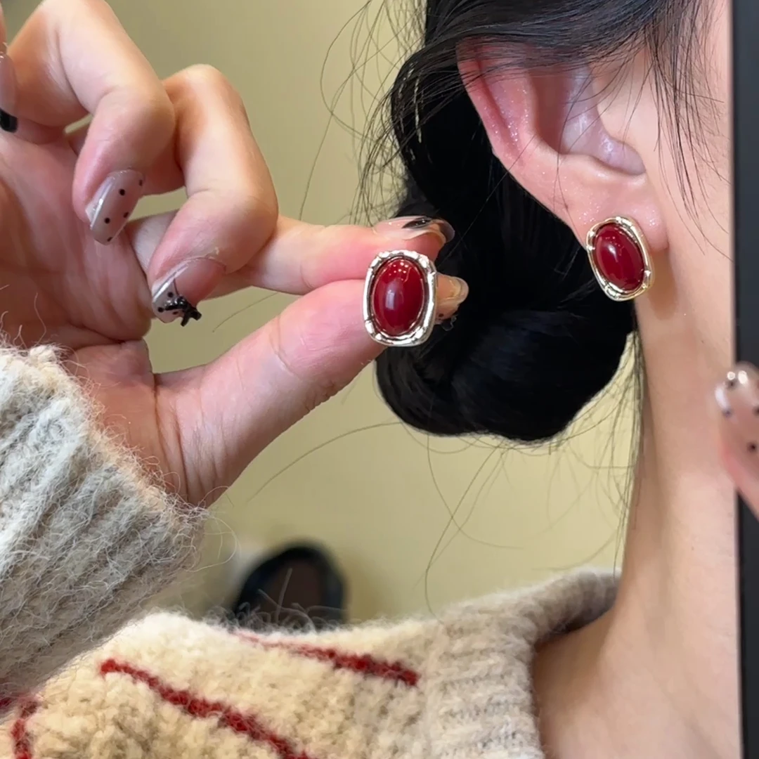 H661 复古港风红色耳钉小众优雅百搭