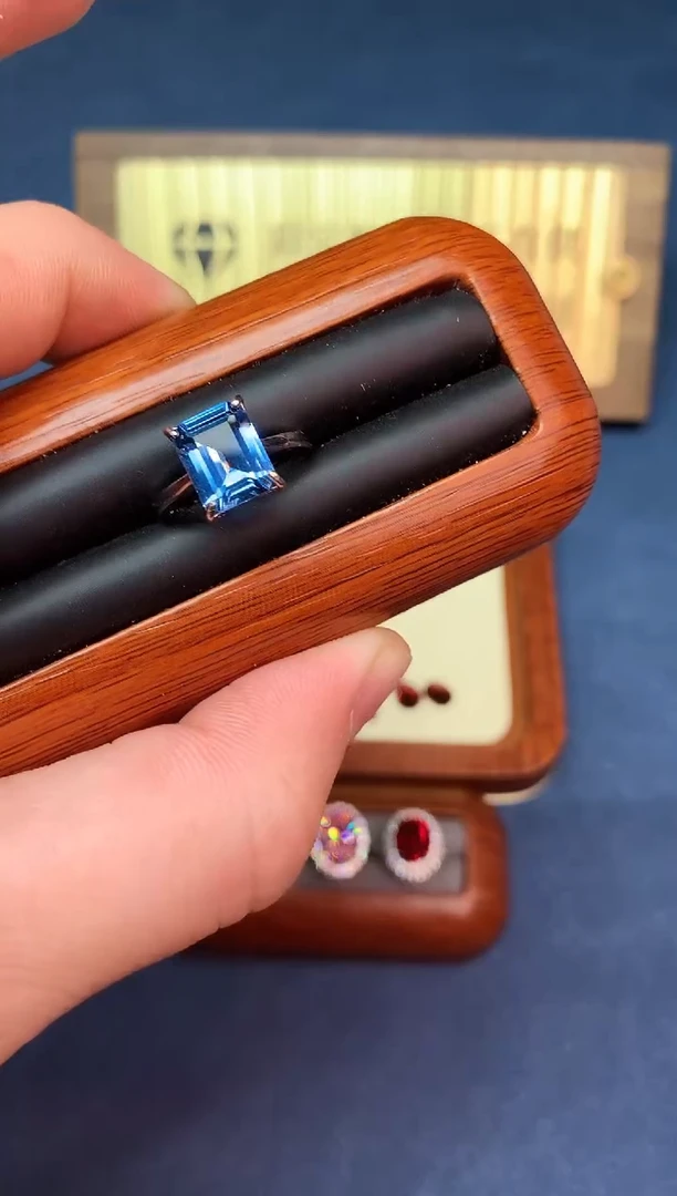 银S925镶嵌戒指海蓝宝石......