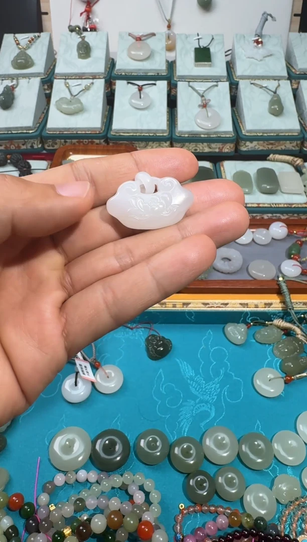 【闪购商品】和田玉颈饰未镶嵌如意锁