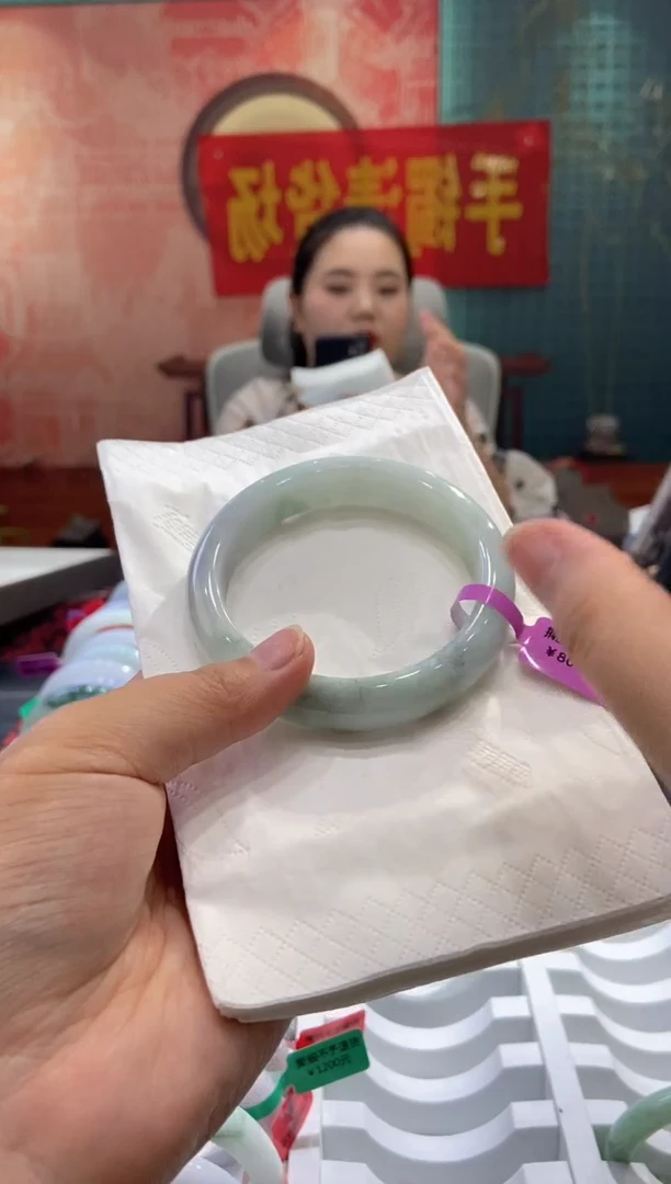 翡翠手镯未镶嵌多人00028278