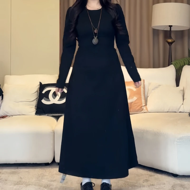 大码女装胖mm赫本风圆领黑色长袖连衣裙遮肉肉显款气质简约小黑裙