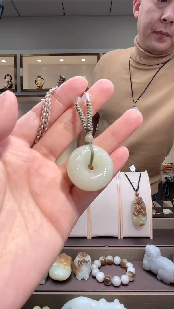 颈饰未镶嵌和田玉苏