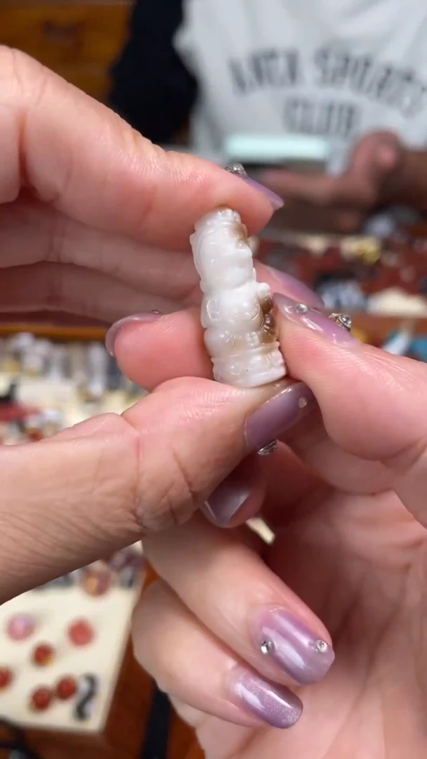 玛瑙/玉髓颈饰未镶嵌16大黑天