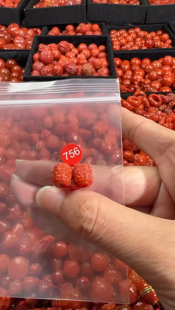 南红玛瑙未镶嵌颈饰1