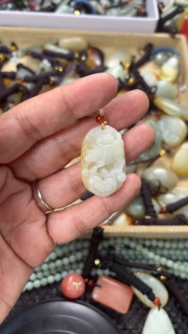 【闪购商品】和田玉颈饰未镶嵌多样性发货没有证书拍一发一有瑕