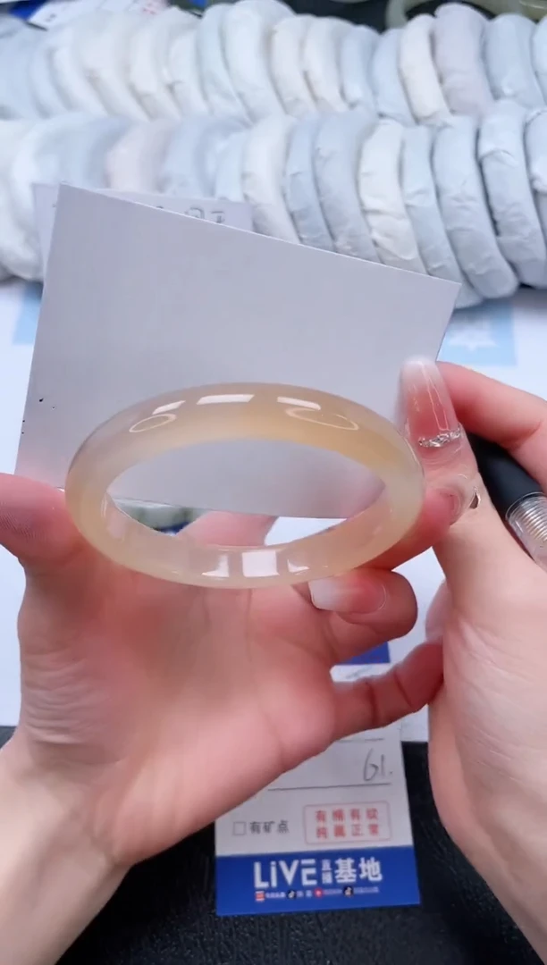 【闪购商品】石英质玉手镯未镶嵌T294-61