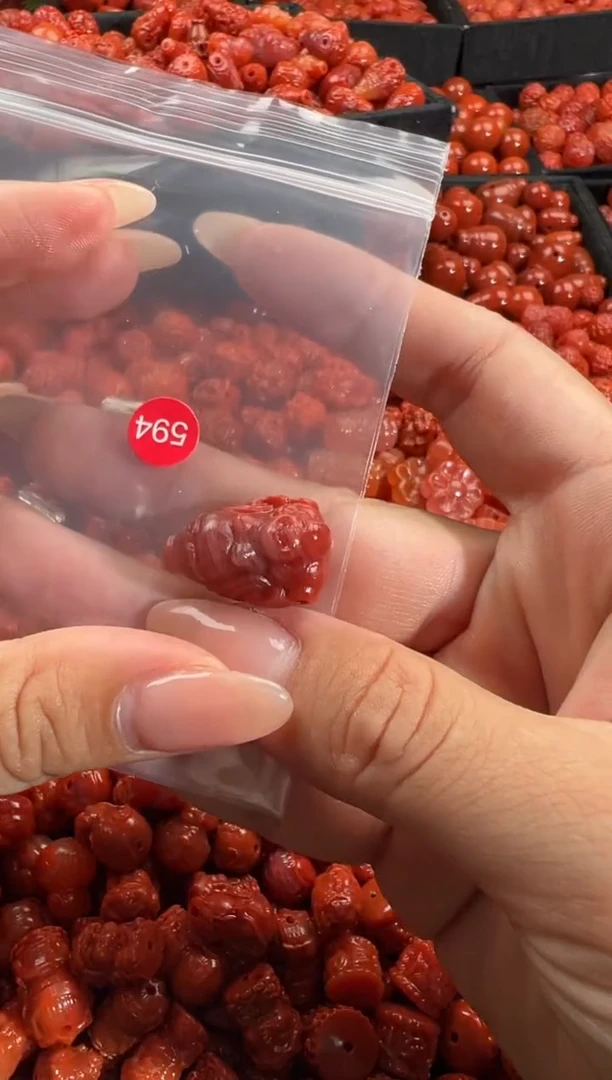 颈饰未镶嵌南红玛瑙1