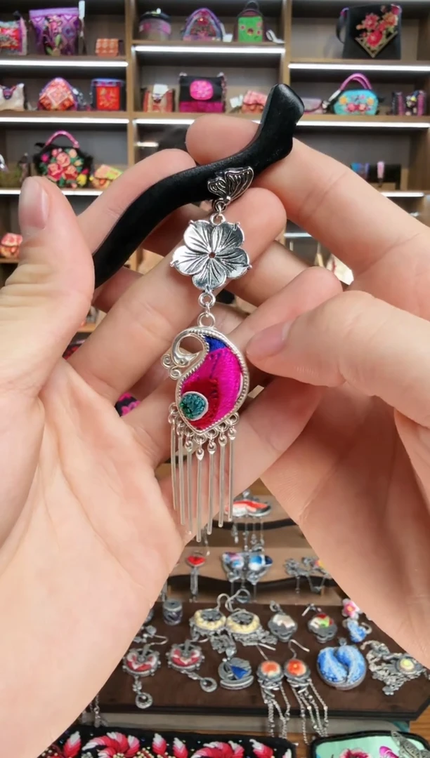 【闪购商品】织绣188蒙阿苏苗绣传承