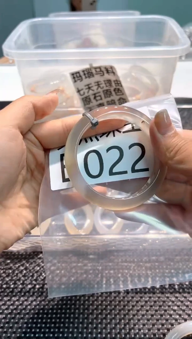 玛瑙/玉髓手镯未镶嵌B022