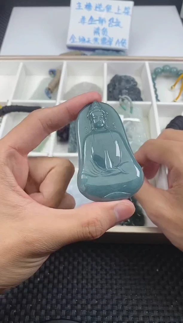 翡翠未镶嵌颈饰