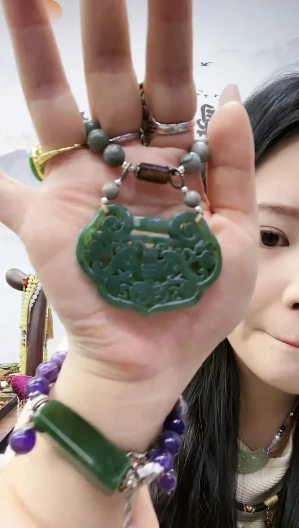 颈饰未镶嵌和田玉蝙蝠锁